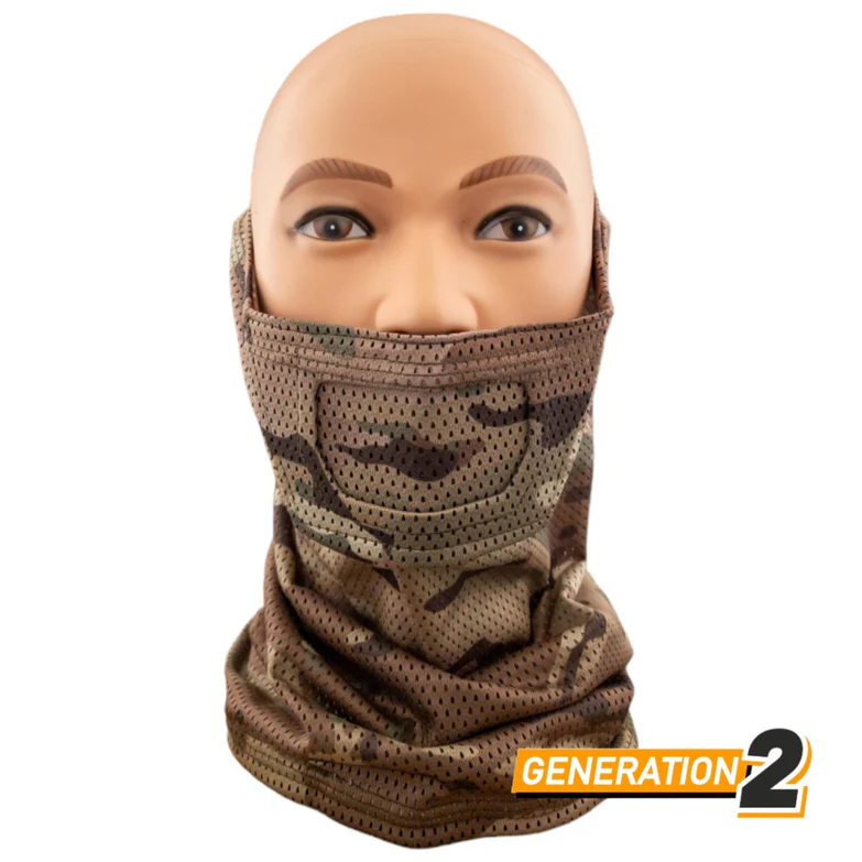 Tarnfarbenes Mesh-Bandana auf einem Schaufensterkopf, ideal für Airsoft. Generation 2 markiert.