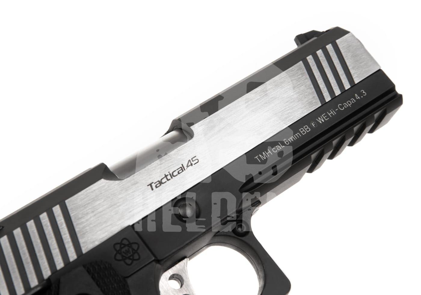 Nahaufnahme einer Airsoft-Pistole Tactical .45, silber-schwarzes Design, Kal. 6mm BB, WE Hi-Capa 4.3.