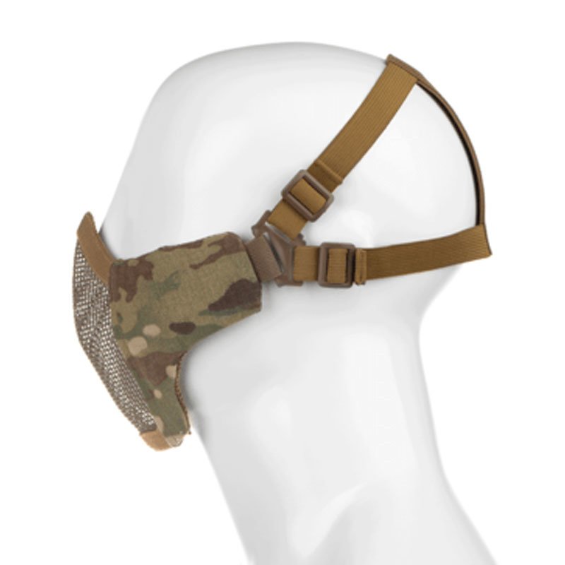 Taktische Mesh-Maske in Tarnmuster seitlich auf einem Kopfmodell gezeigt. Ideal für Airsoft-Schutz.