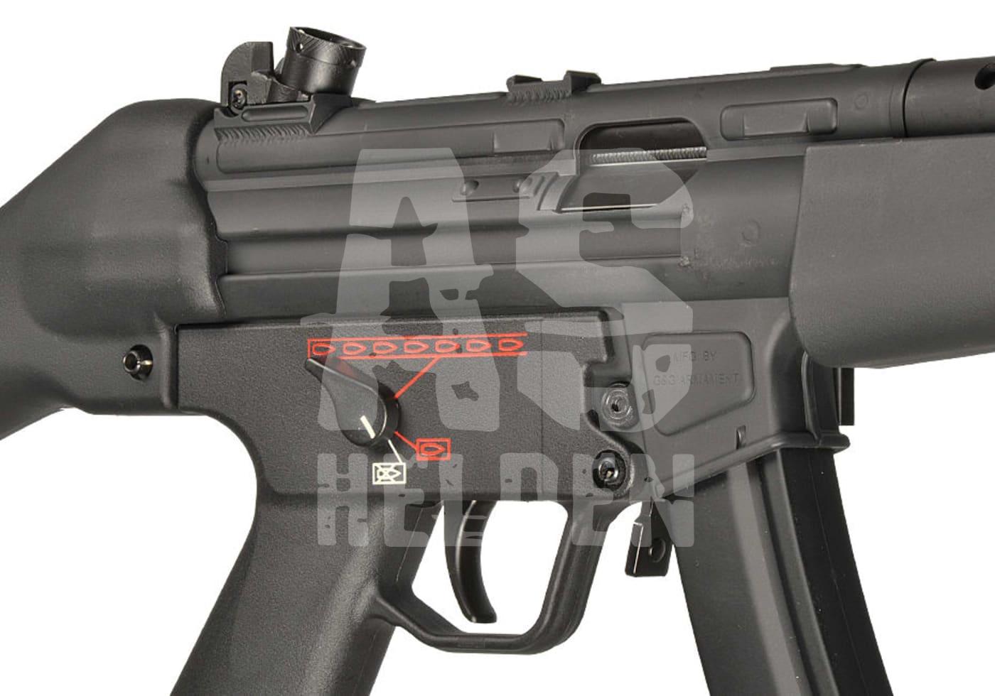 G&G EMG A4 0.5J - ab 16 Jahren Nahaufnahme eines schwarzen Airsoft-Gewehrs mit Feuerwahlhebel und Magazin.