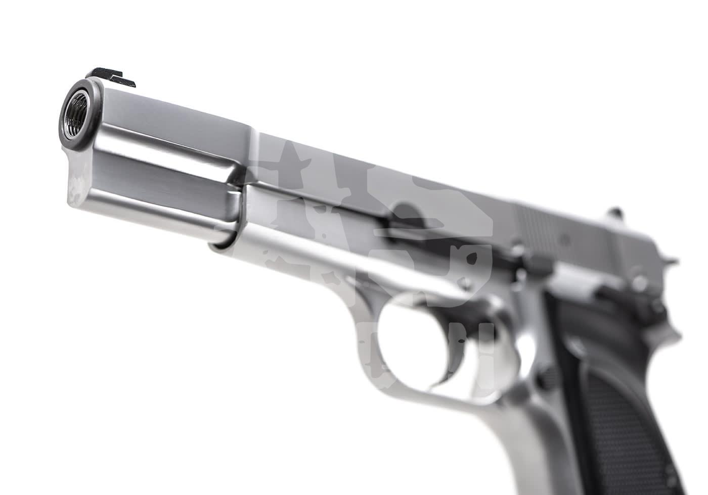 WE Hi-Power Mk3 Full Metal GBB - ab 18 Jahren Nahaufnahme einer silbernen Airsoft-Pistole, fokussiert auf den Lauf, freigestellt auf weißem Hintergrund.