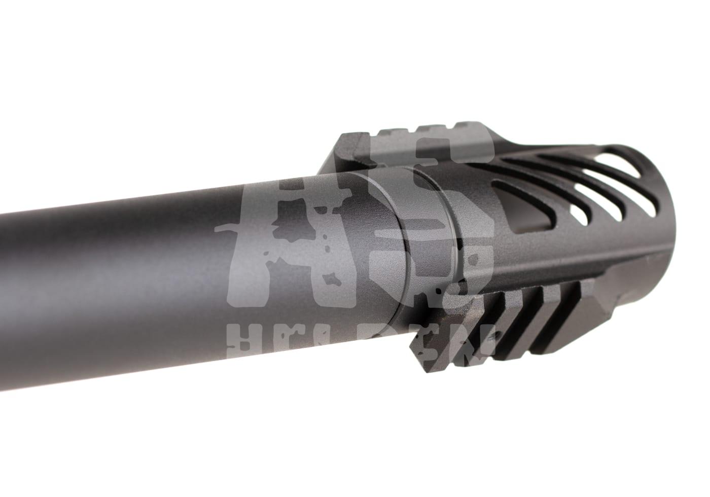 G&G SSG-1 Speedsoft AEG 0.5J - ab 16 Jahren Schwarzer Airsoft-Handschutz mit Schlitzen und Picatinny-Schiene, Nahaufnahme.