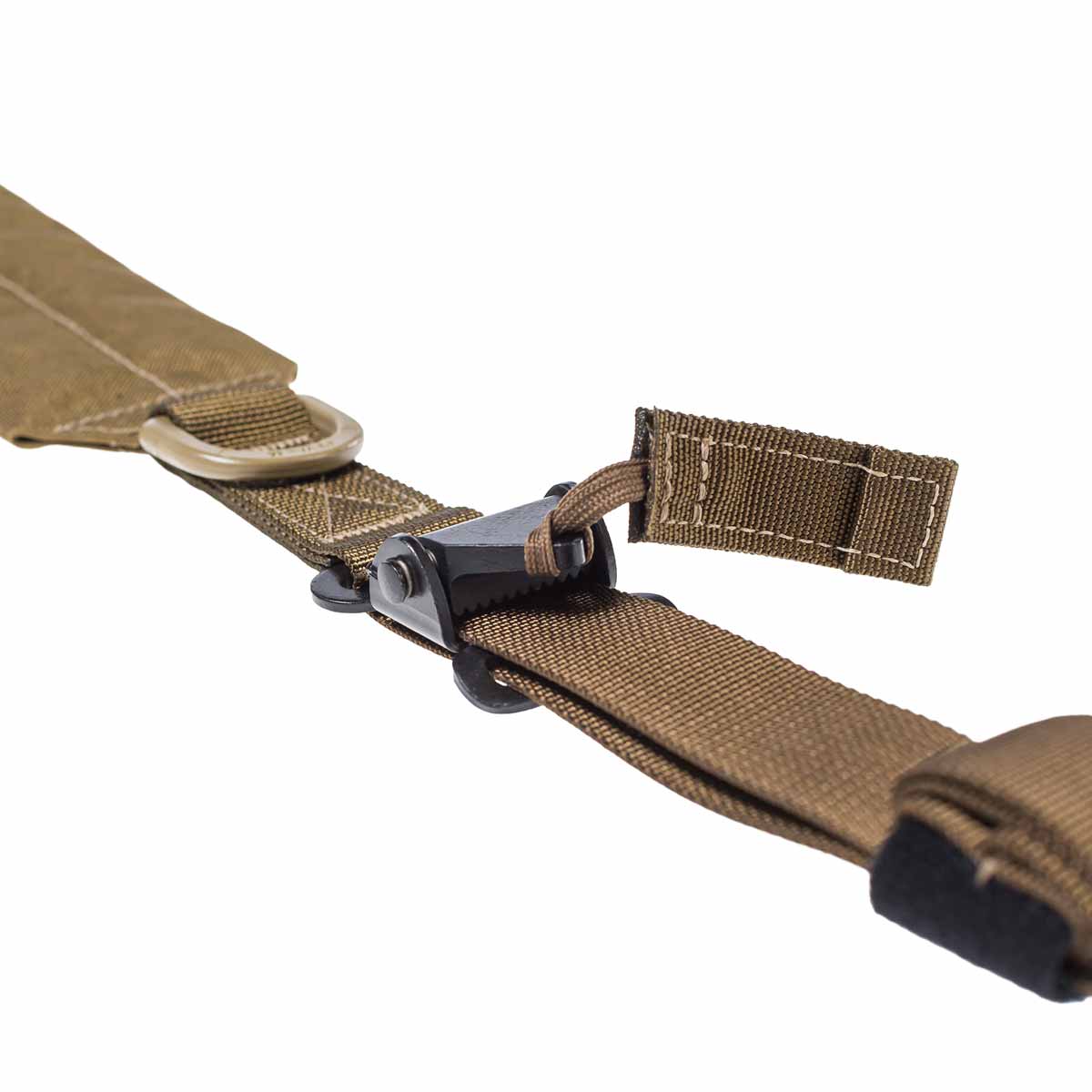 Taktischer Riemen mit Schnalle und D-Ring in Braun, ideal für Airsoft-Ausrüstung.