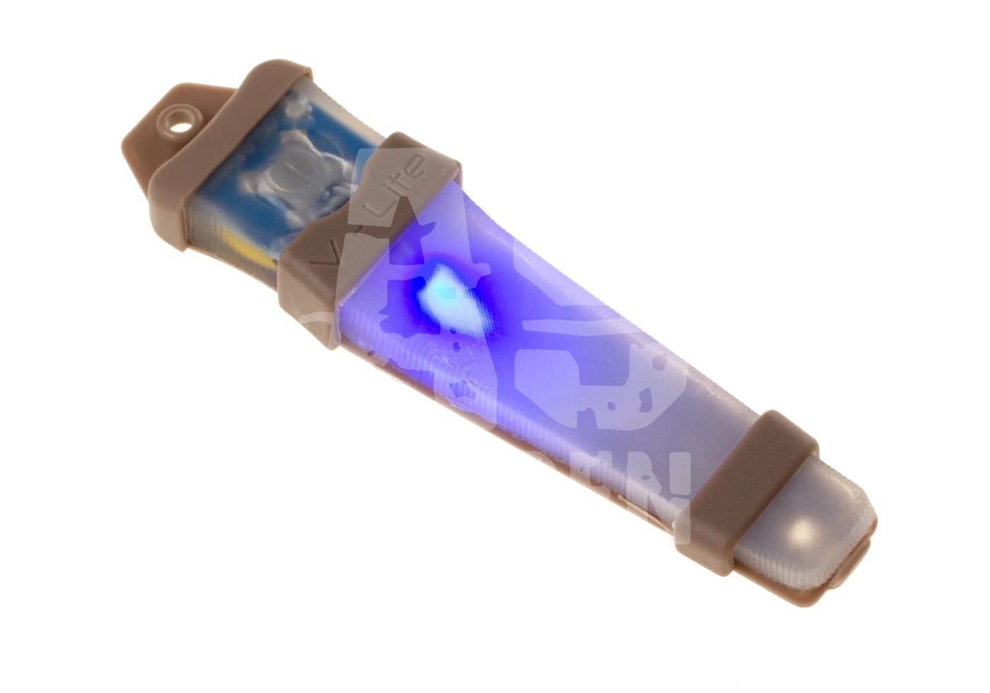 Blau leuchtender Knicklichtstab mit braunen Endkappen, ideal für Airsoft-Nachtspiele.