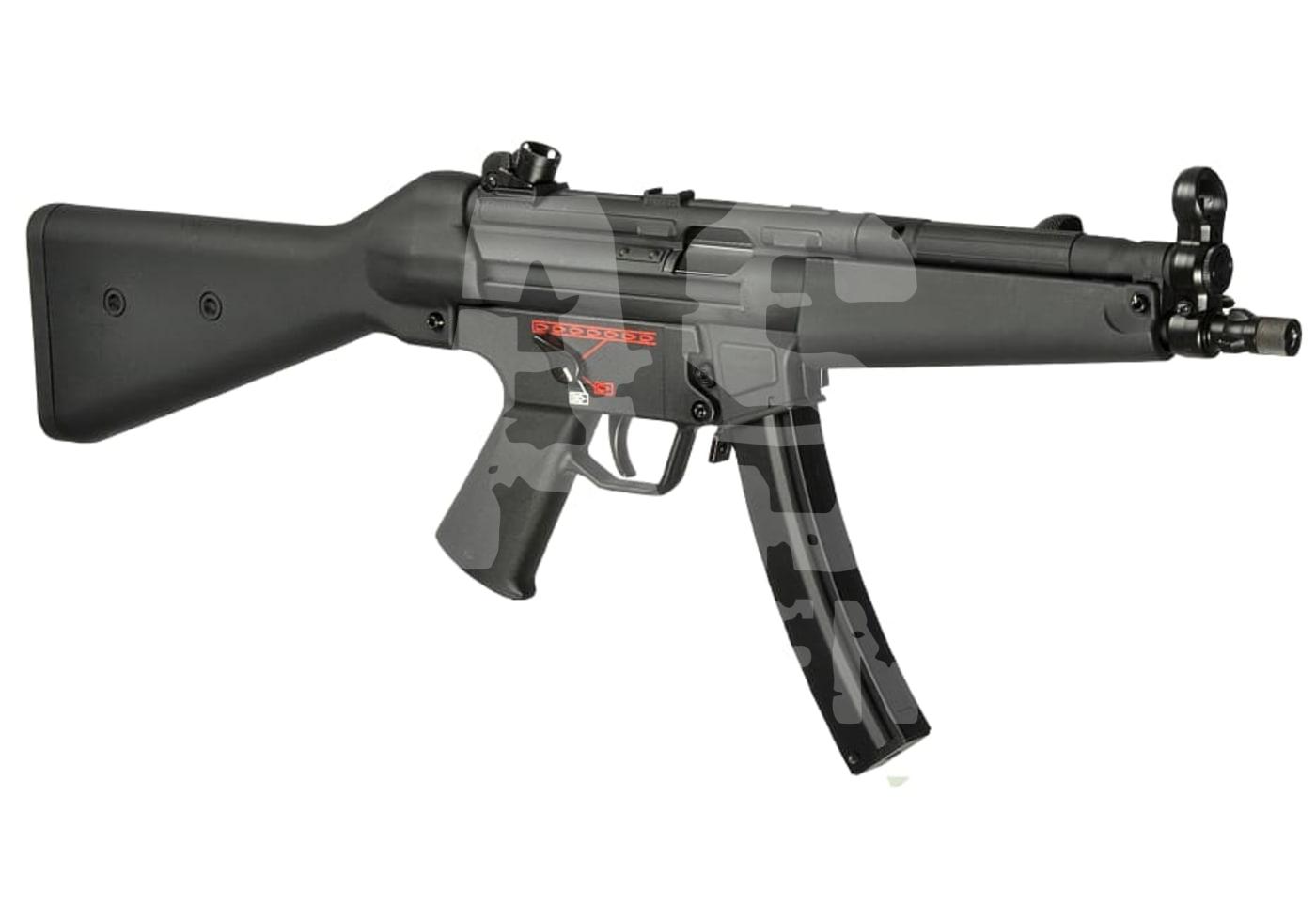 G&G EMG A4 0.5J - ab 16 Jahren Airsoft-Nachbildung eines Sturmgewehrs, schwarzes Modell mit langem Magazin und Zielfernrohr.