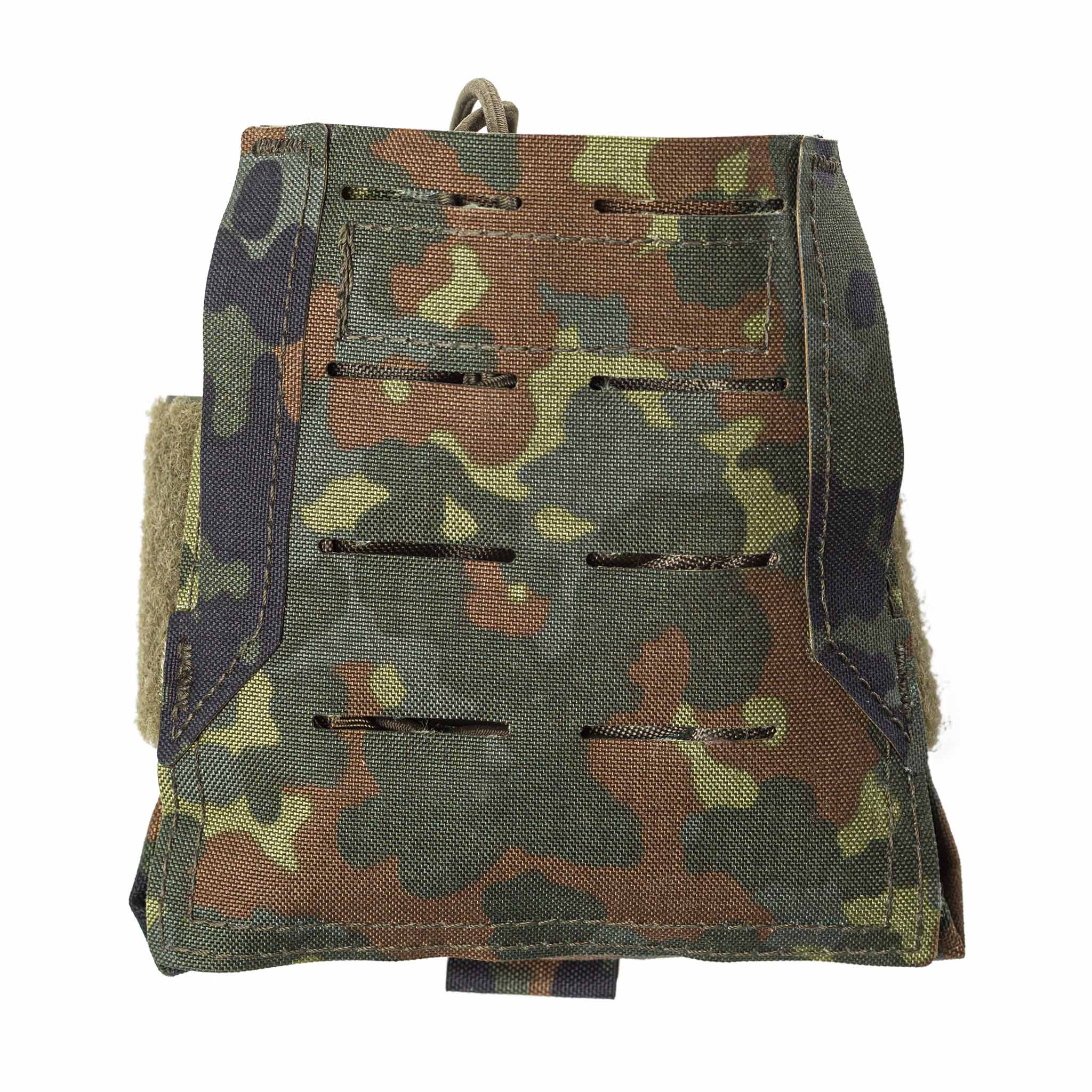 Tarnmuster-Tasche mit Schlitzen, geeignet für Airsoft-Zubehörbefestigung.