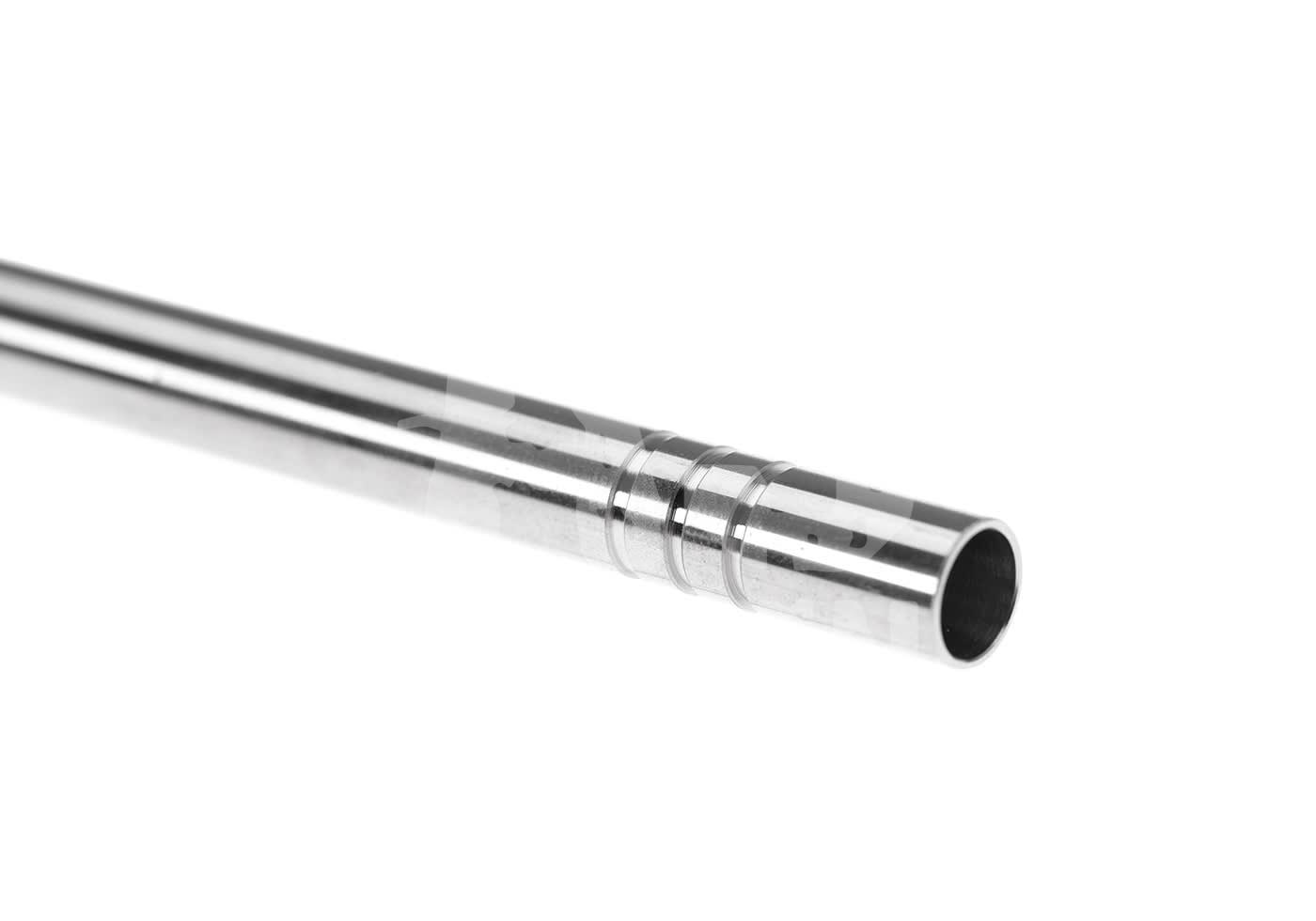 Silberner Airsoft-Lauf mit glänzender Oberfläche, Nahaufnahme.