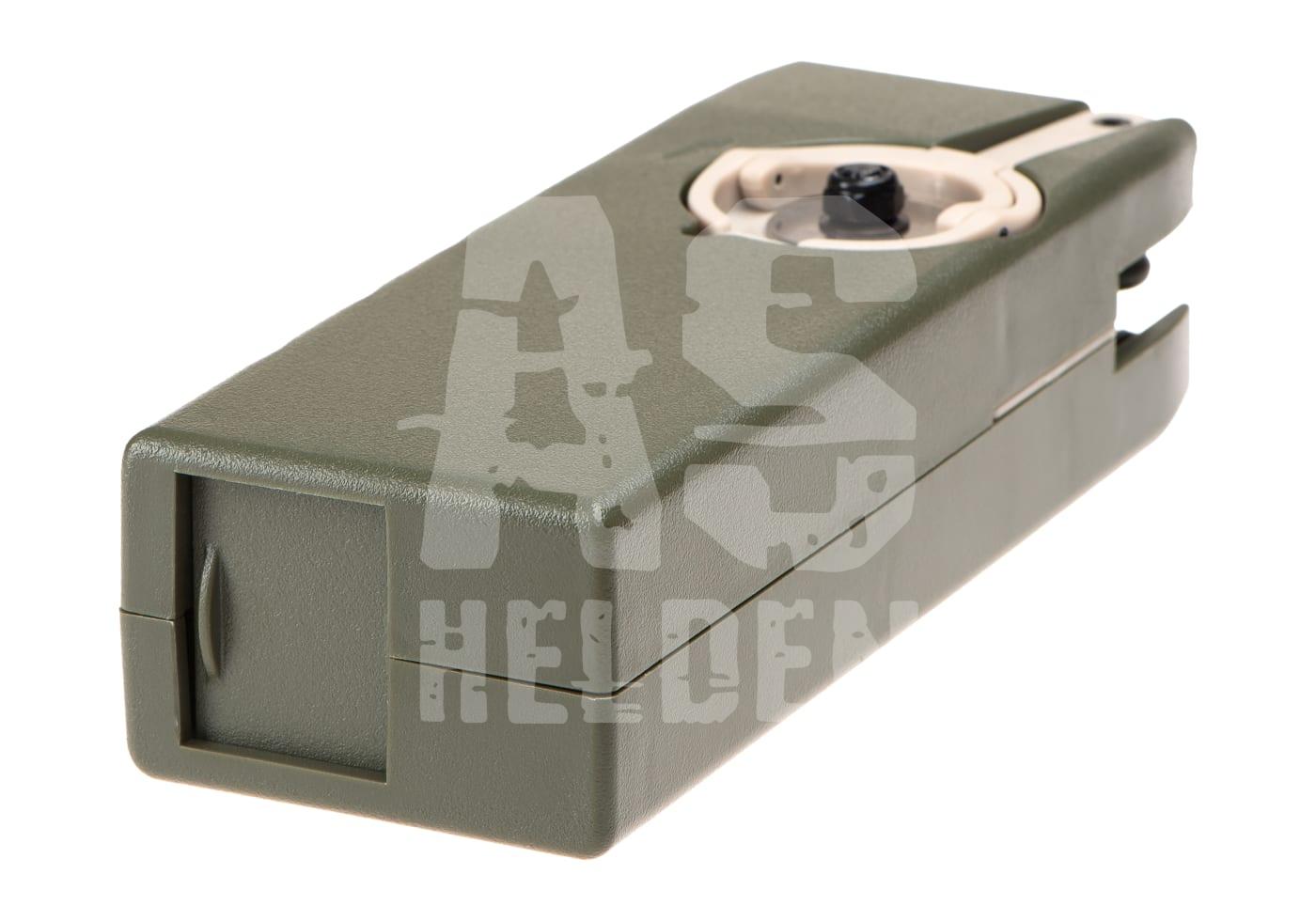 Grünes Airsoft-Munitions-Ladegerät in rechteckiger Form, seitlich sichtbar.