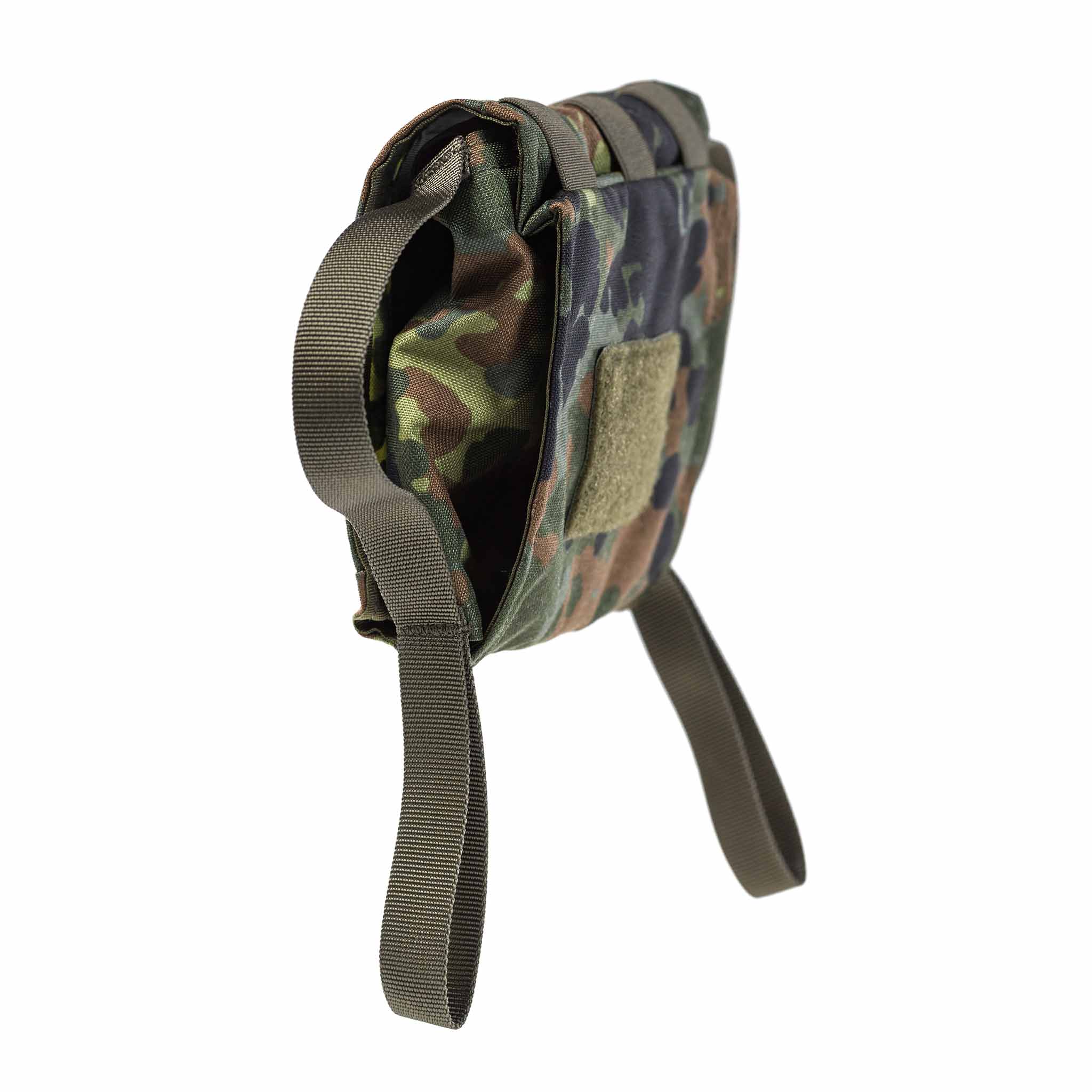 Camo-Tasche mit Klettverschluss und Trageriemen, ideal für Airsoft-Ausrüstung.