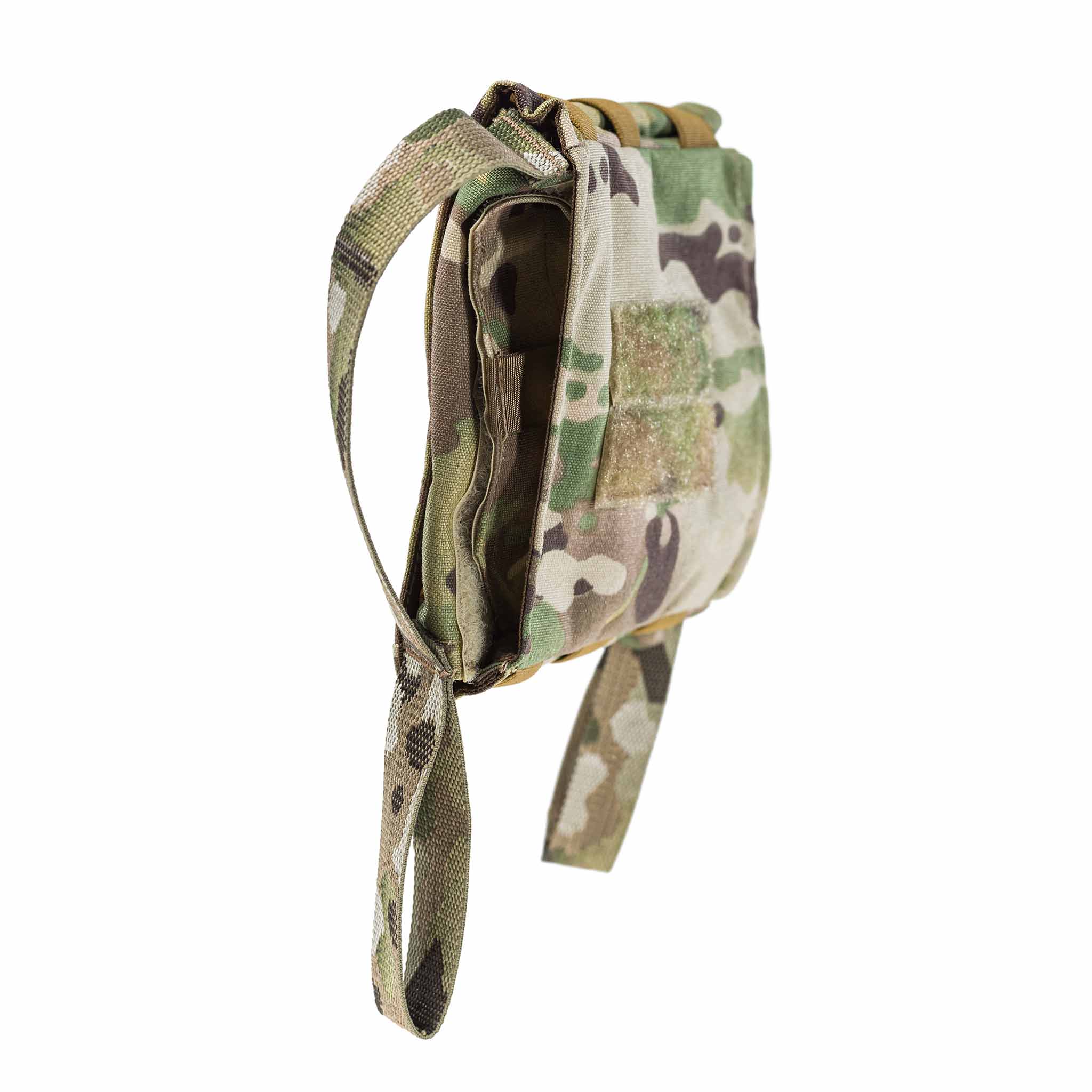 Tarnmuster-Magazintasche für Airsoft-Ausrüstung mit seitlichem Reißverschluss.