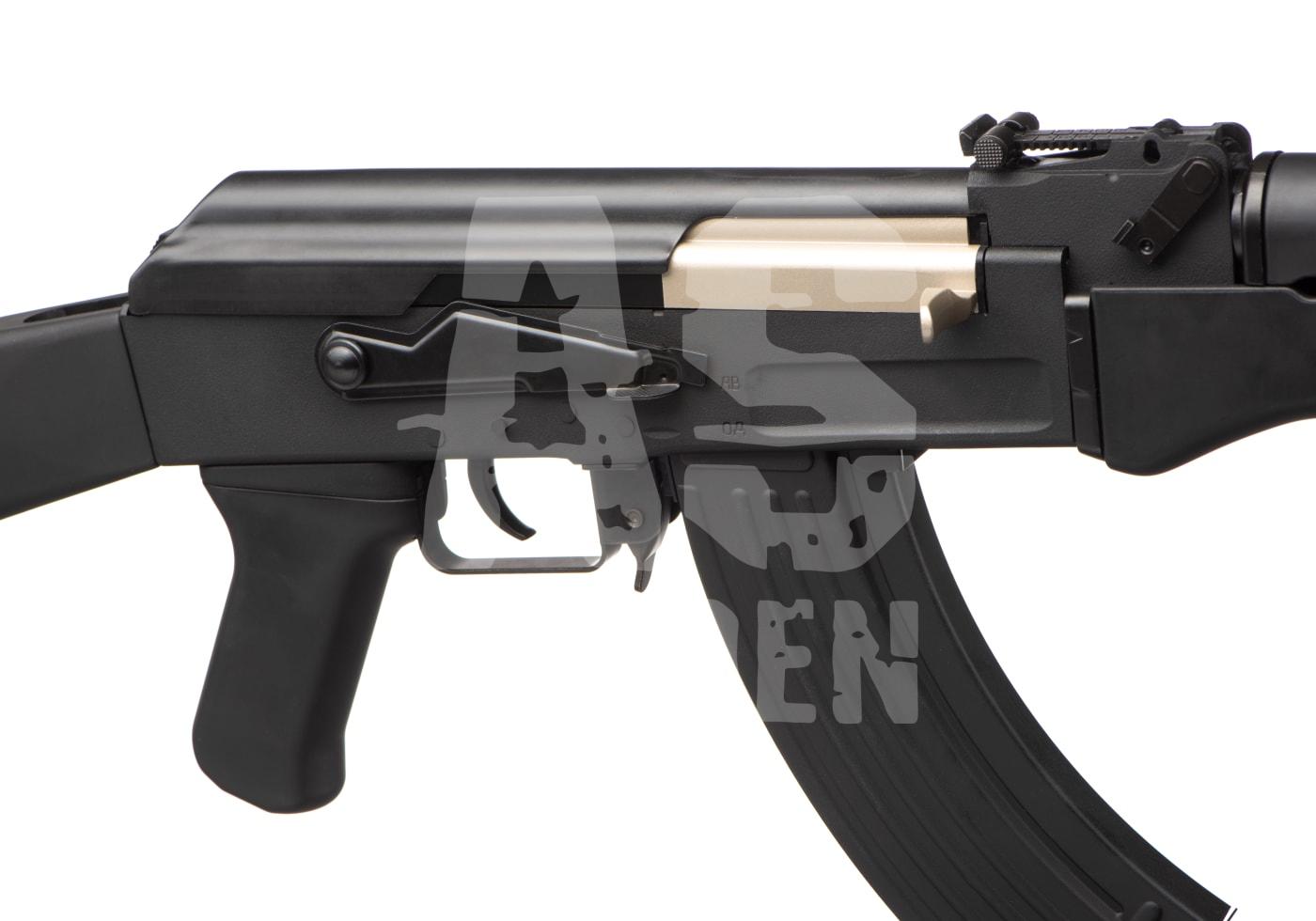 G&G CM47 ETU 0.5J - ab 16 Jahren Detail einer Airsoft AK mit schwarzem Griff und Magazin, Fokus auf Abzugsmechanismus.