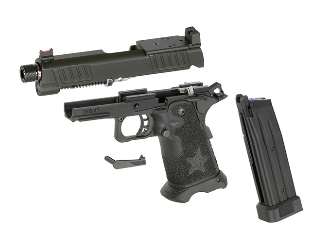 Zerlegte Airsoft-Pistole mit Schlitten, Griffstück und Magazin.