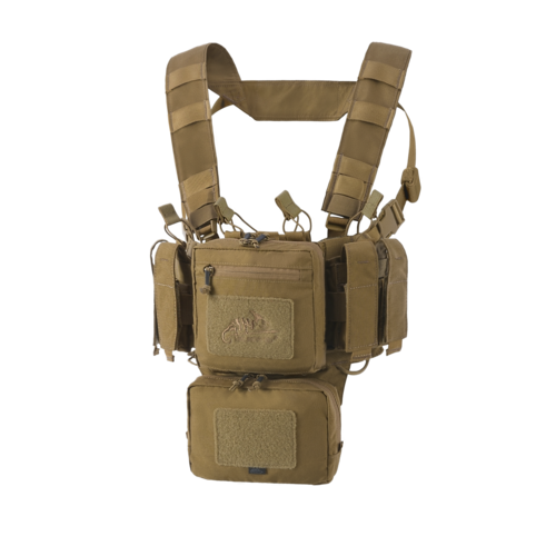 Taktische Weste in Coyote-Braun mit mehreren Taschen für Airsoft-Ausrüstung.