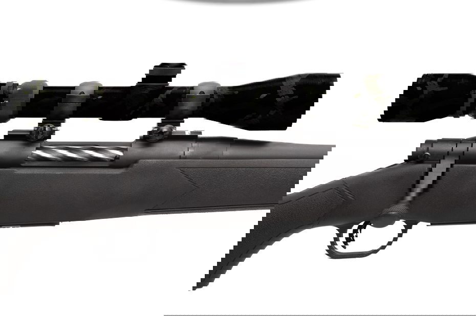 Airsoft-Schützengewehr mit Zielfernrohr und schwarzem Schaft, Nahaufnahme der Waffe.