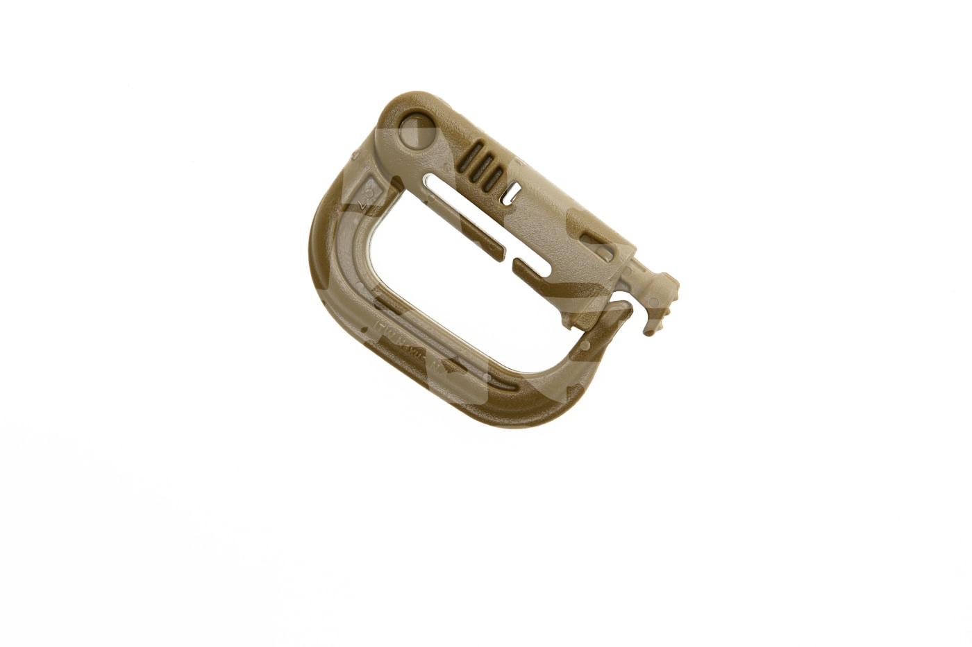 Taktischer Karabinerhaken in Tan, ideal für Airsoft-Ausrüstung.