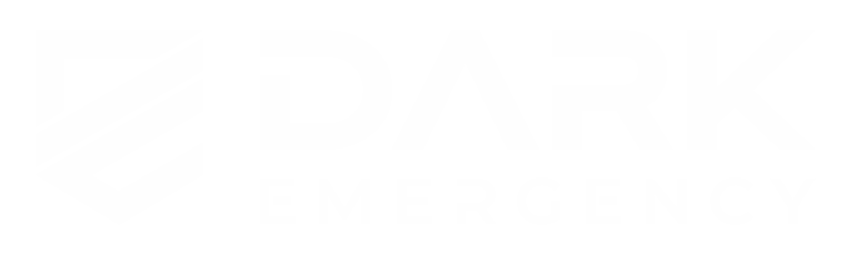 Weißes "Dark Emergency" Logo auf schwarzem Hintergrund, mit stilisiertem Schildsymbol links.