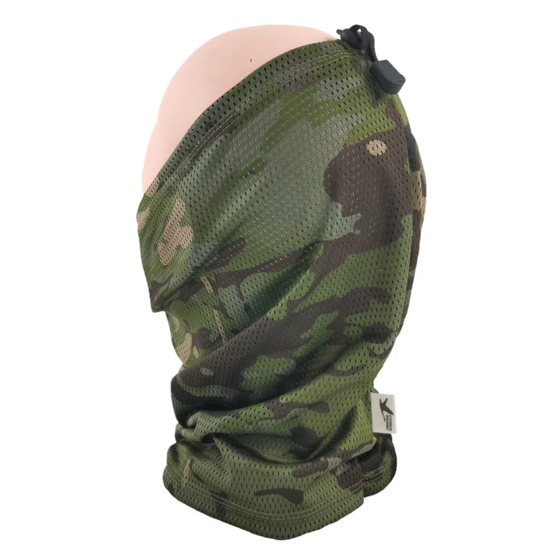 Tarnmuster-Schlauchtuch, luftdurchlässig, für Airsoft, über Kopf gezogen mit Kordelzug oben.
