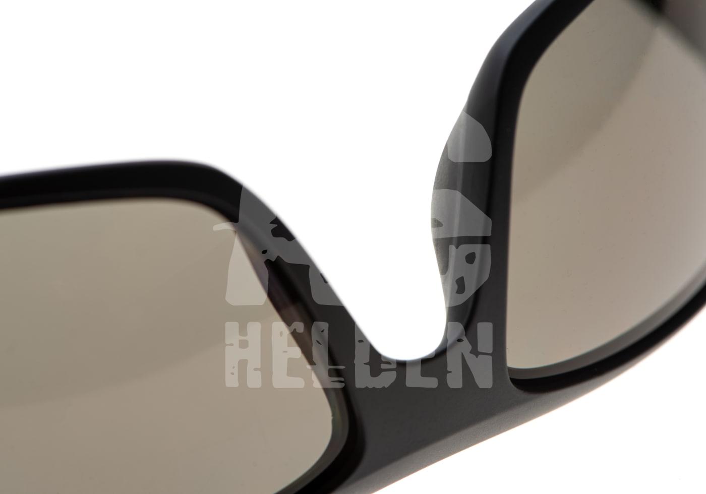 WX Omega Captivate Polarized Grey Nahaufnahme einer Sonnenbrille mit dunklen Gläsern und schwarzem Rahmen, ideal für Airsoft-Spiele.