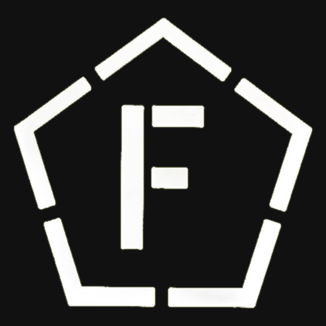 Pentagon-Logo mit Buchstabe "F" in der Mitte, weiße Linien auf schwarzem Hintergrund.