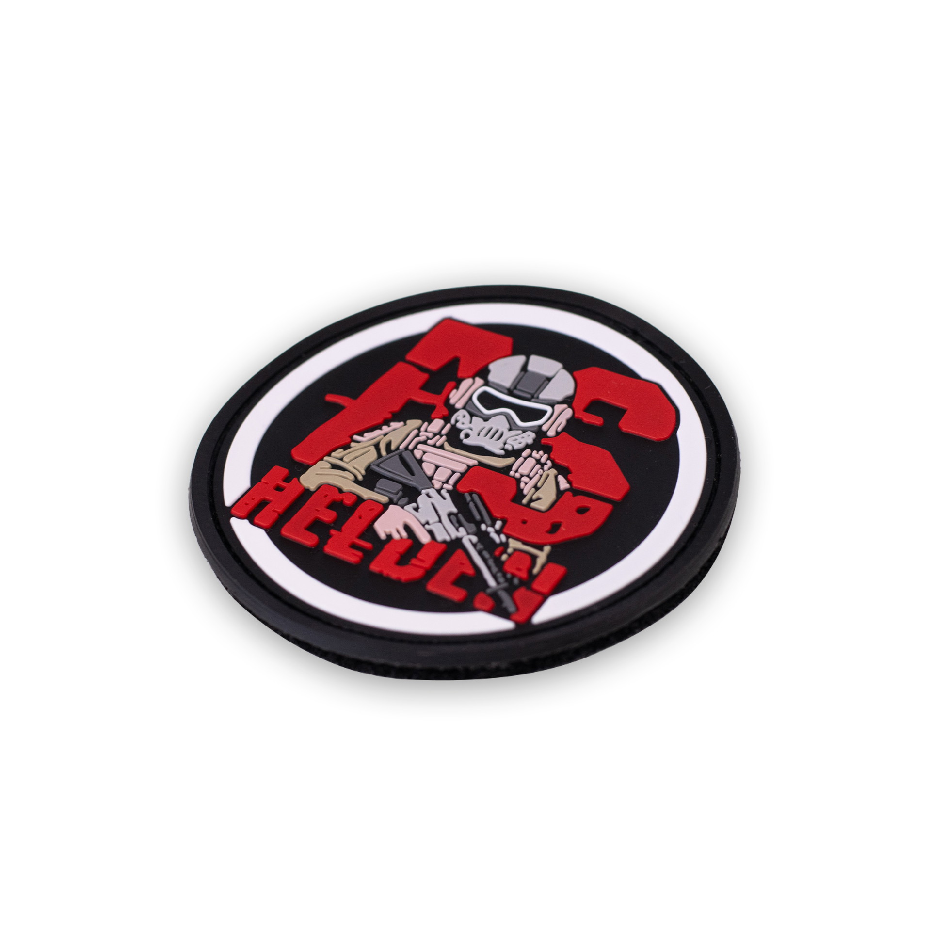 Rundes Airsoft-Patch mit einem bewaffneten Soldaten und roten Buchstaben auf schwarzem Hintergrund.