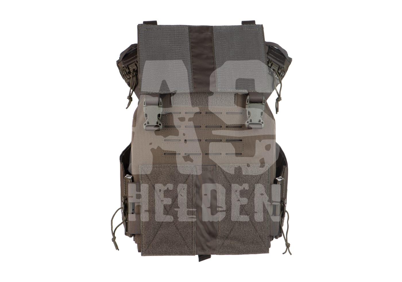 Taktische Airsoft-Weste in Tarnfarbe mit robusten Schnallen und Klettverschlüssen für Ausrüstungsbefestigung.