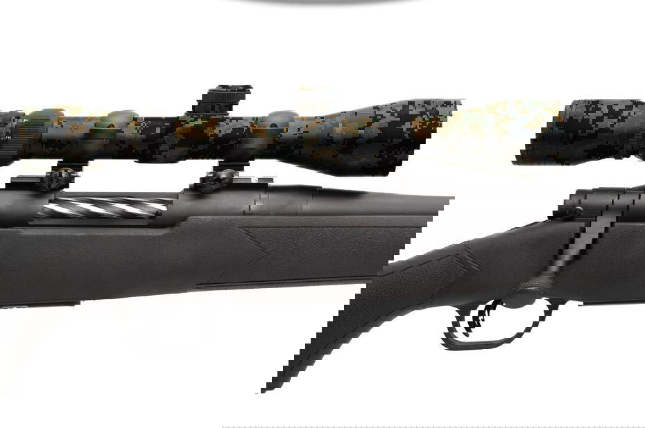 Airsoft-Präzisionsgewehr mit digital getarntem Zielfernrohr.