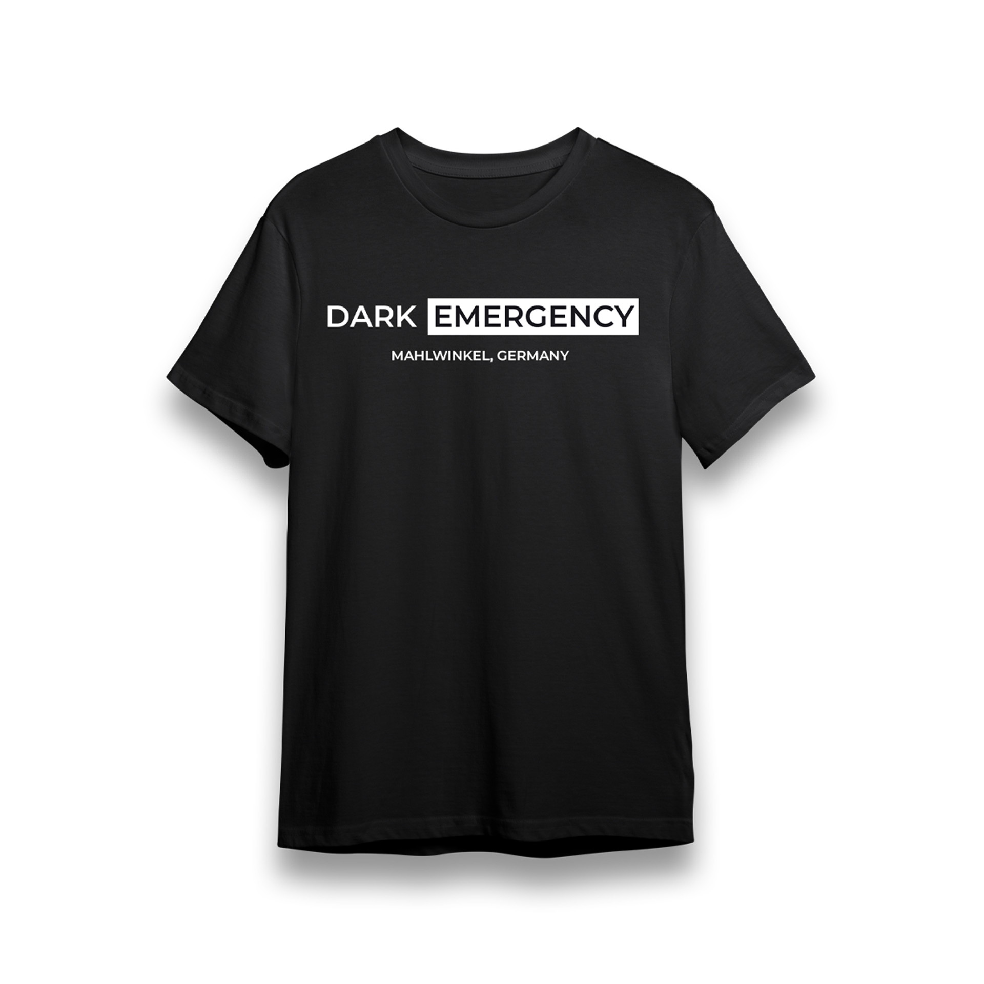 Schwarzes T-Shirt mit Aufschrift "Dark Emergency" und "Mahlwinkel, Germany" in Weiß.