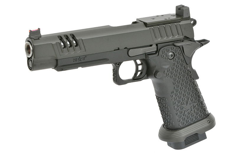 Schwarze Airsoft-Pistole mit strukturiertem Griff und geöffnetem Lauf, linke Perspektive.