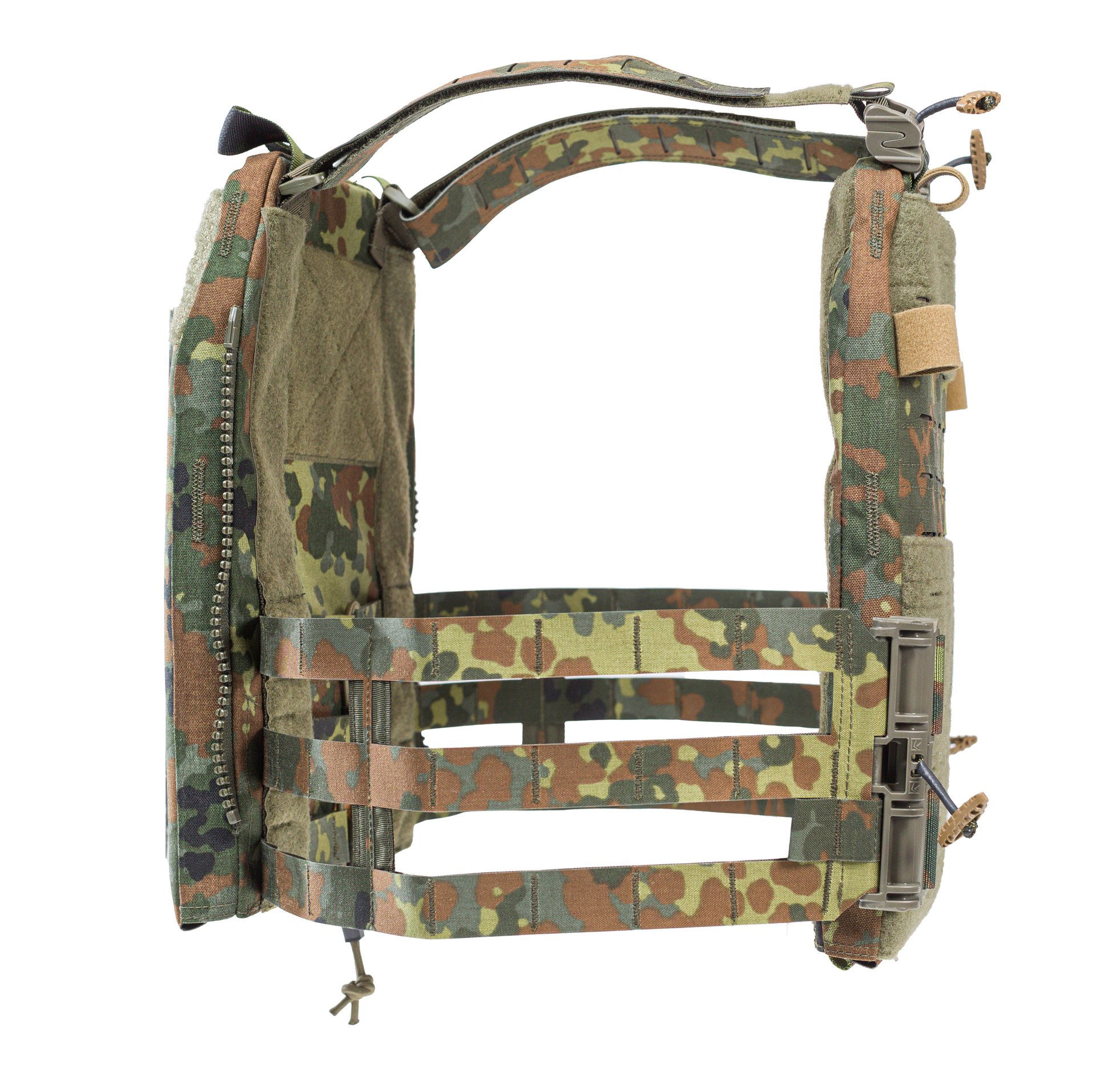 Lindnerhof Plattenträger-Set MX042 Taktischer Plate Carrier mit Flecktarnmuster, seitliche Ansicht. Ideal für Airsoft-Spieler.