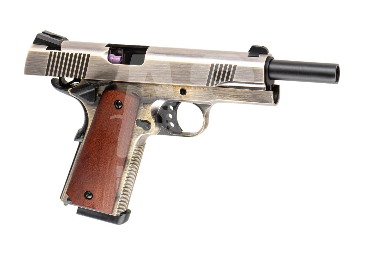 Airsoft-Pistole, mattes Metallfinish, Holzgriff, geöffneter Verschluss, seitliche Linienstruktur.