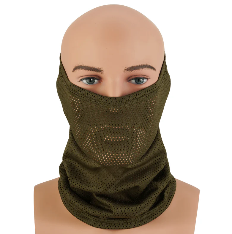 Olivegrüne, atmungsaktive Balaklava auf einem Schaufensterpuppenkopf für Airsoft.