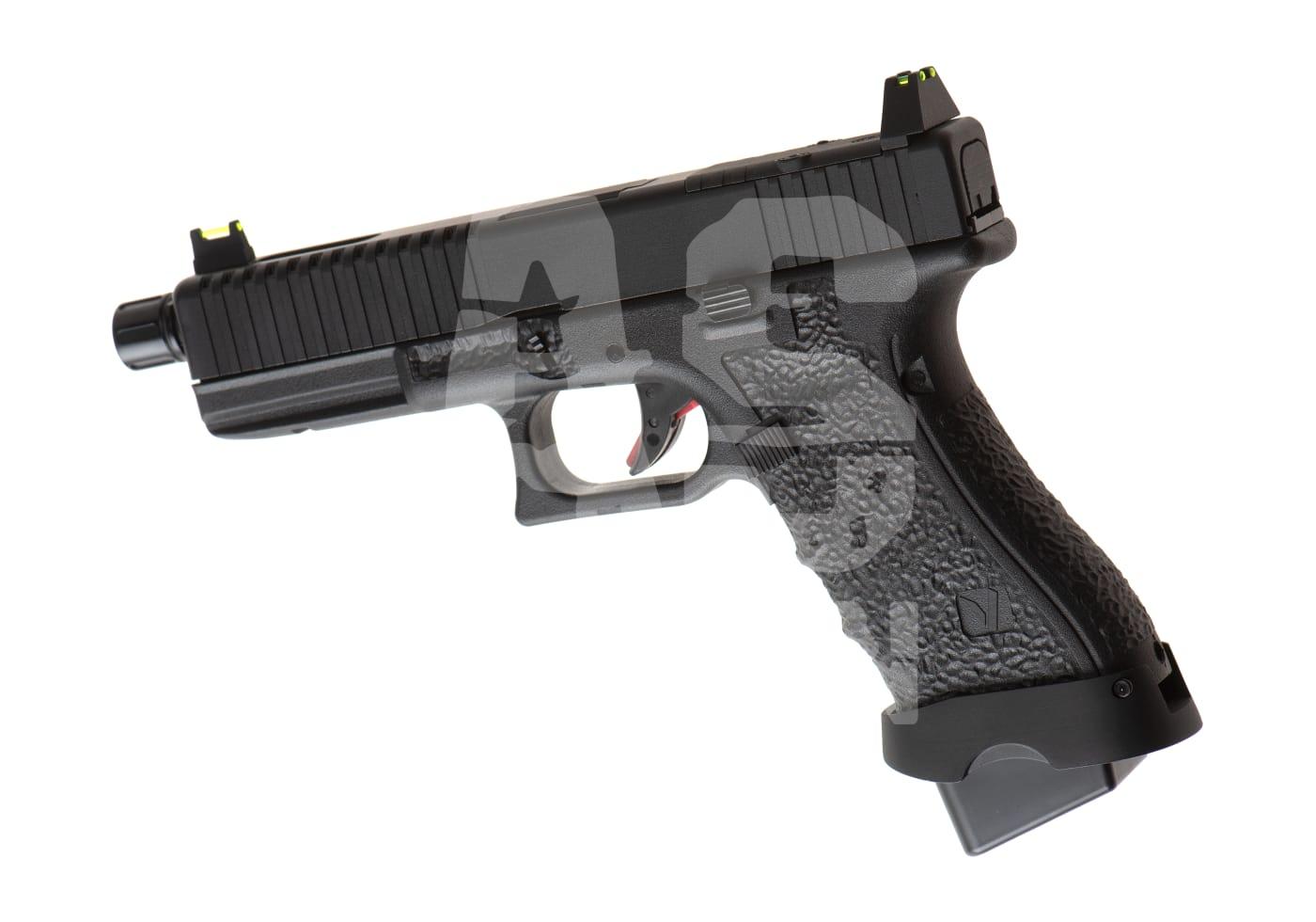 Schwarze Airsoft-Pistole mit strukturiertem Griff und leuchtenden Visierungen, seitliche Ansicht.