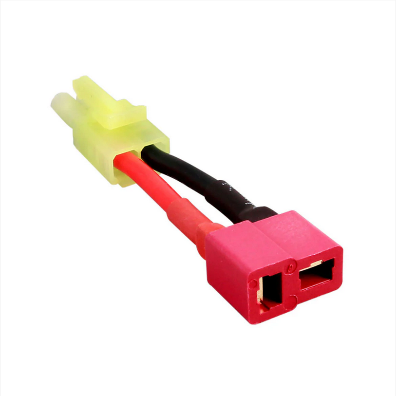 Airsoft Adapterkabel mit Tamiya- und Deans-Stecker, rot und schwarz isoliert.