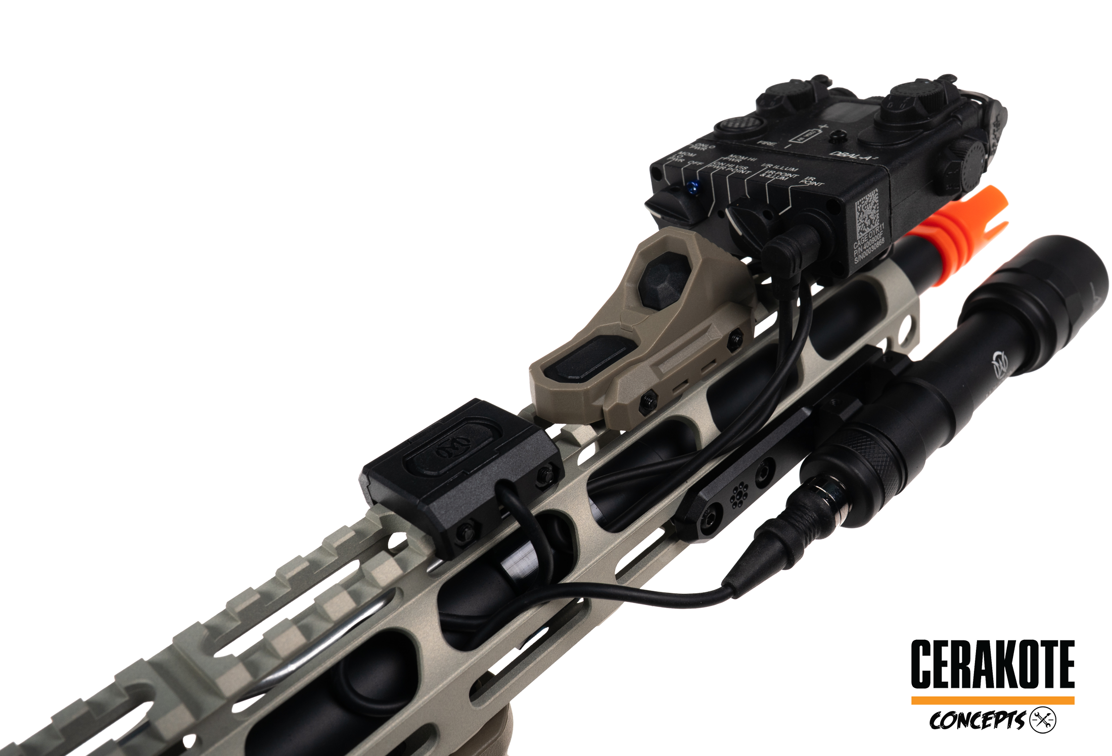 Weiße Schrift „.30g“ auf schwarzem Kreis.