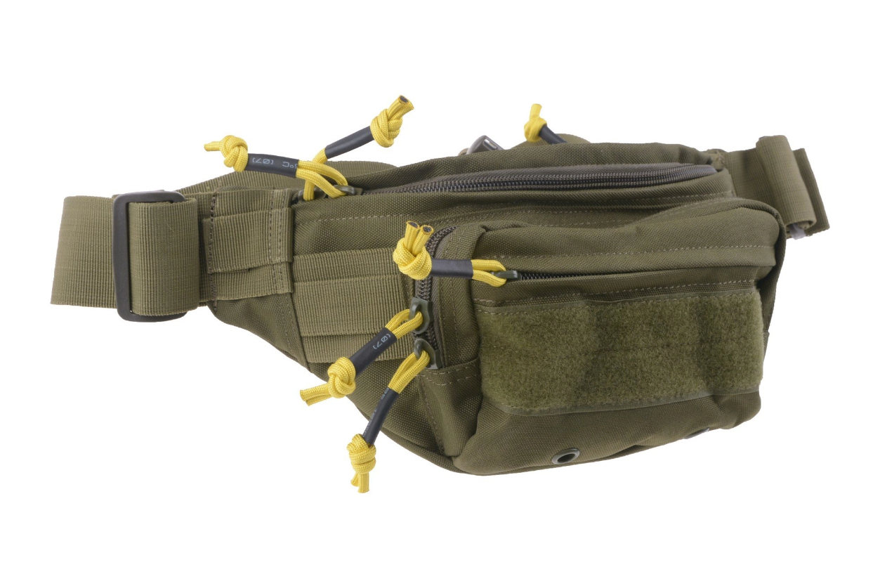 Olivegrüne Hüfttasche mit gelben Zippern, Klettfläche und verstellbarem Gurt für Airsoft.