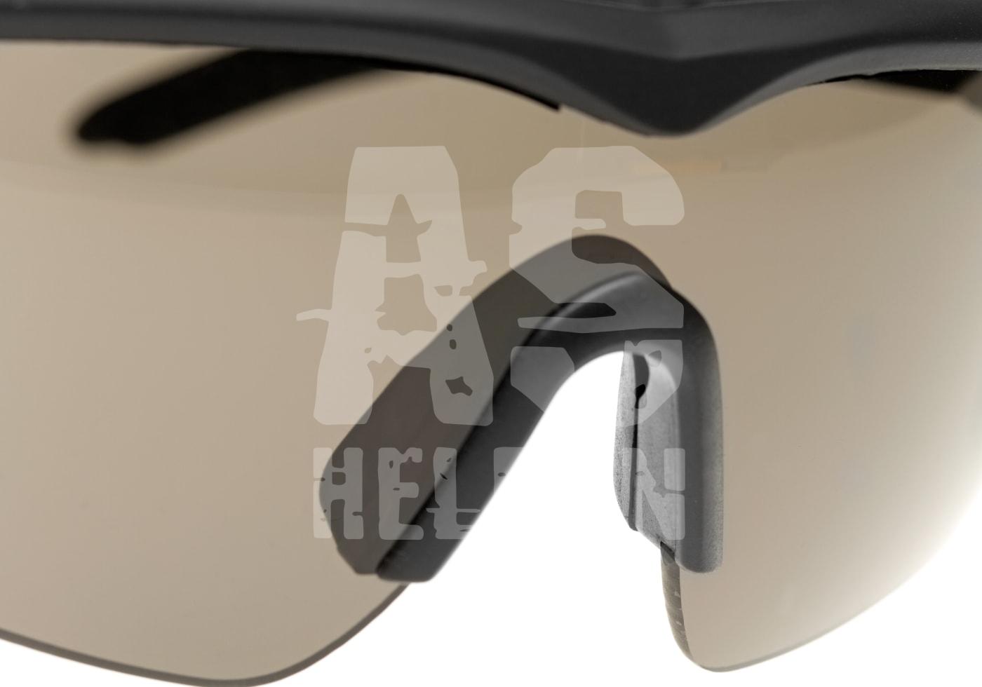 Schutzbrille mit getönten Gläsern, Nahaufnahme des Nasenstegs und Rahmens, geeignet für Airsoft.