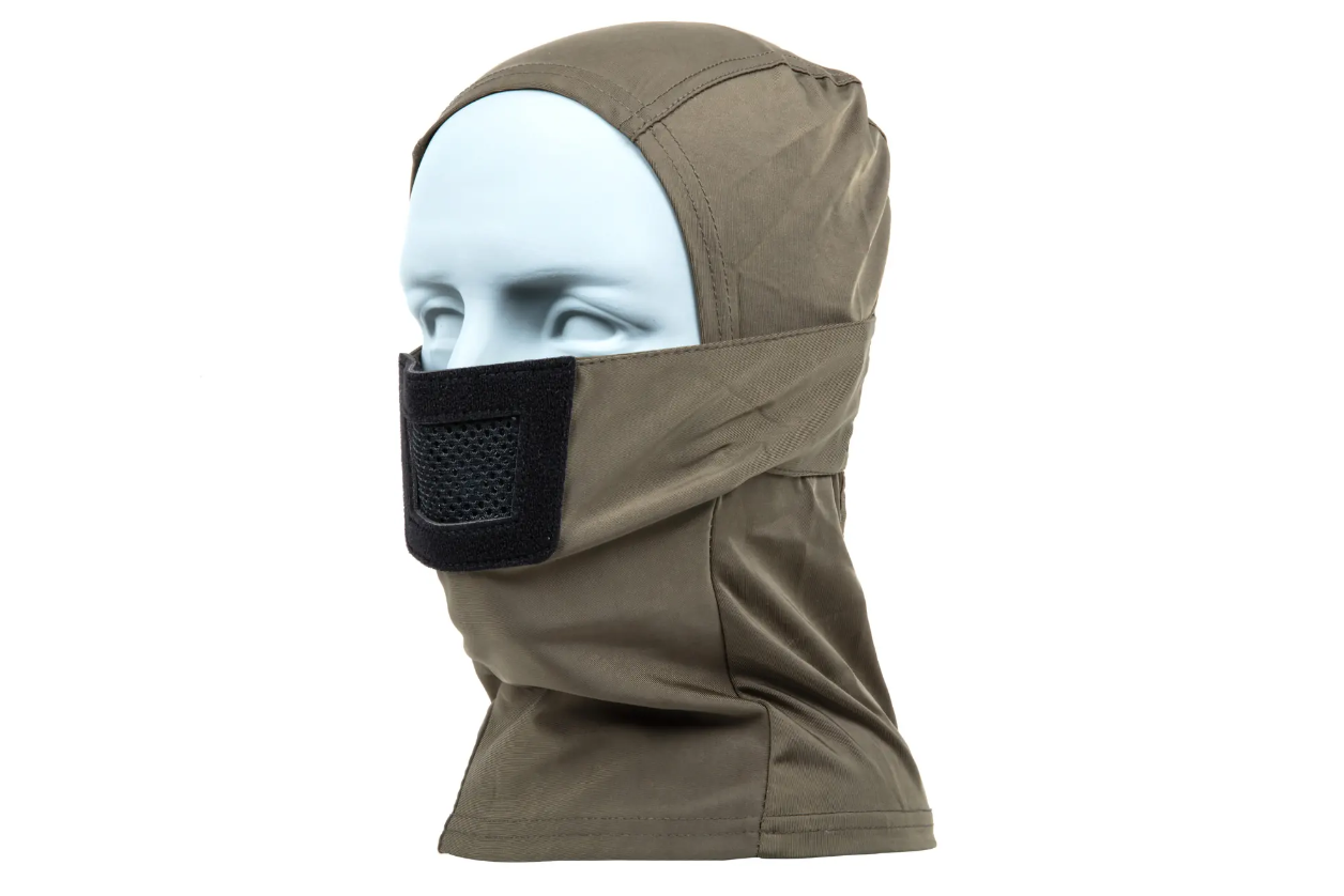 Taktische Sturmhaube in Olivgrün mit integriertem Mesh-Schutz, ideal für Airsoft-Spiele.