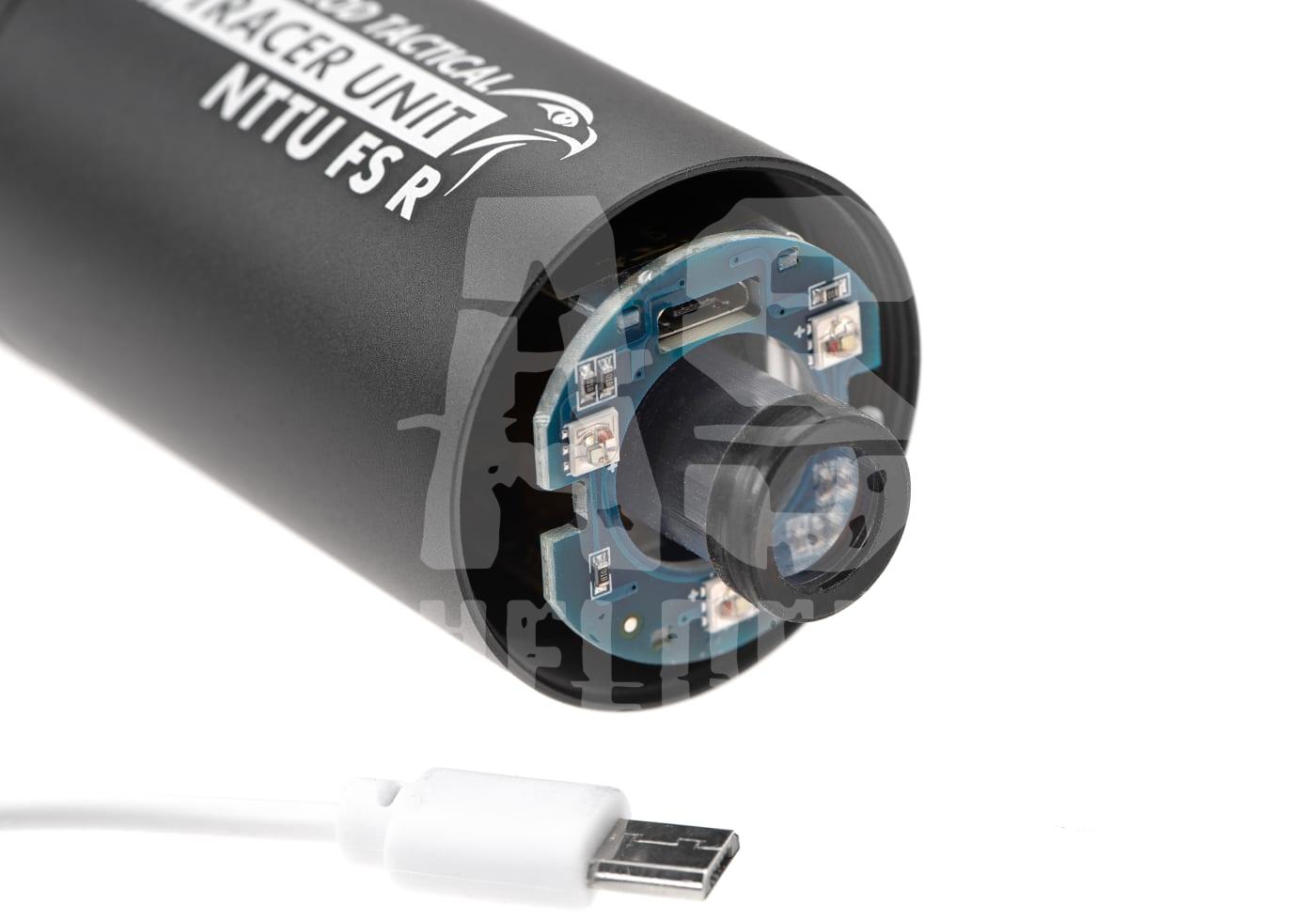 Tracer-Einheit mit elektronischen Komponenten und USB-Anschluss für Airsoft-Waffen.