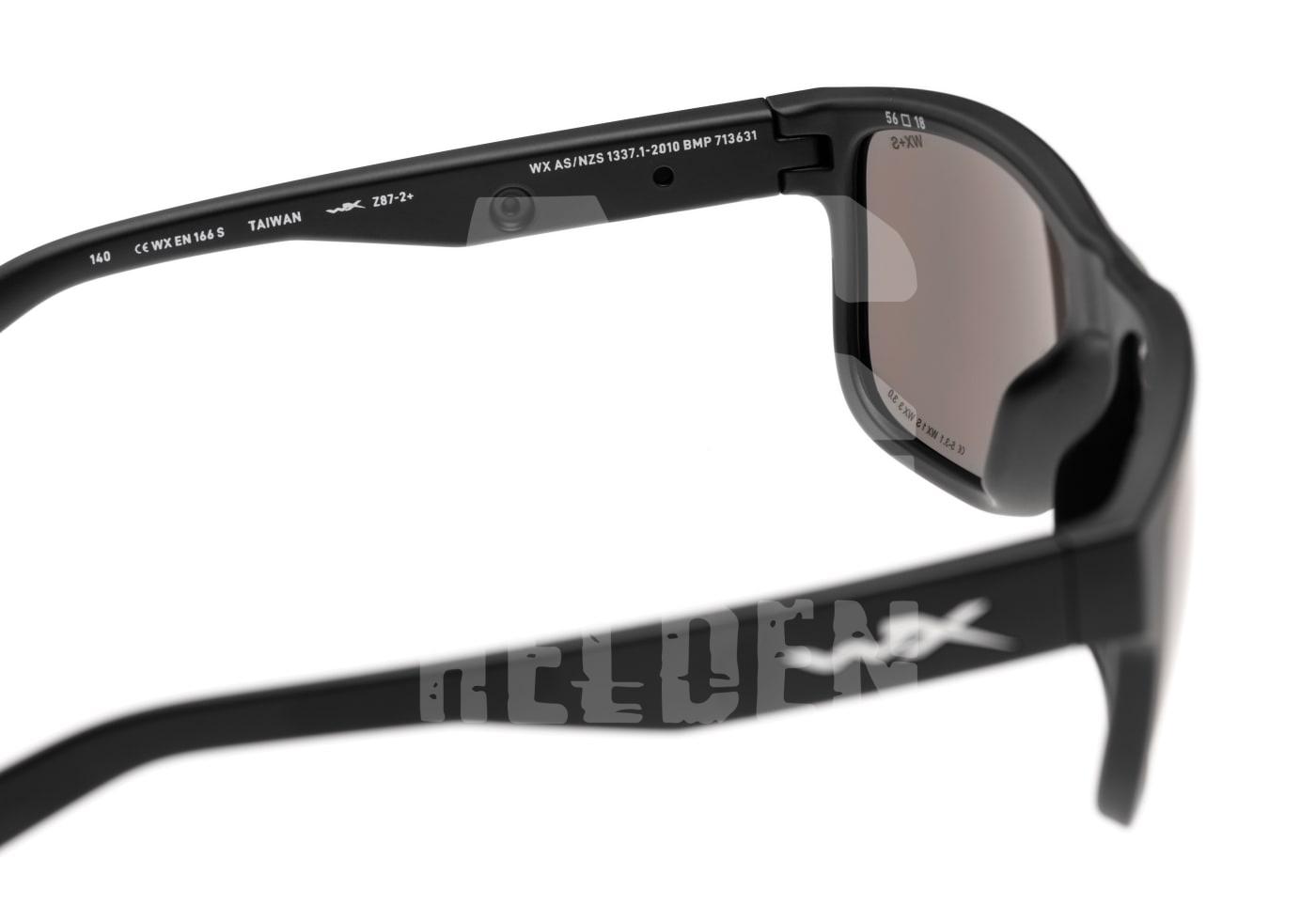 Schwarze Schutzbrille, seitliche Ansicht, für Airsoft geeignet, mit Markierungen für Sicherheitsstandards.