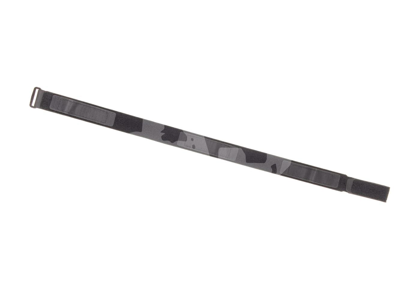 Taktisches Armband in Schwarz-Grau Camo, verstellbar mit Klettverschluss.