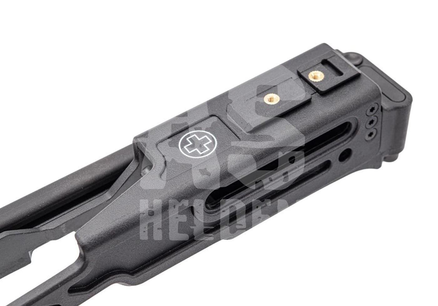 Schwarzer Airsoft-Schlitten aus Metall/Kunststoff mit Schrauben und Logo.