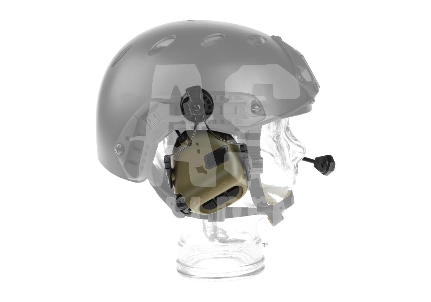 Airsoft-Helm mit integriertem Headset und Mikrofon, auf durchsichtigem Kopfdisplay dargestellt.