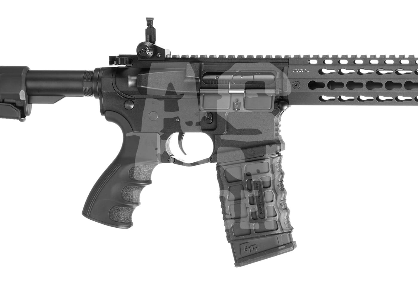 Airsoft Gewehr, linker Seitenansicht, teilweise transparent, Griff und Magazinschacht sichtbar.