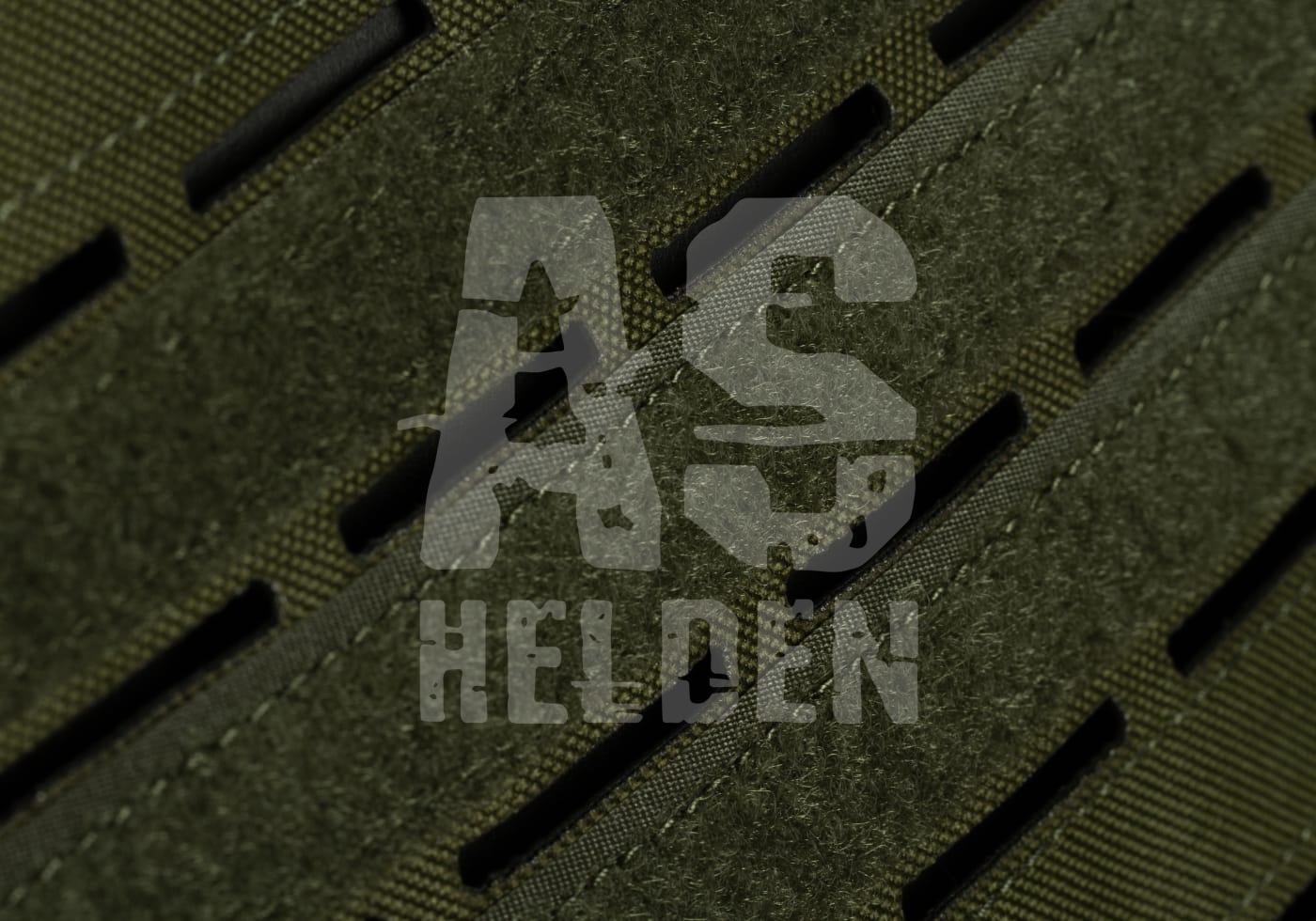 Nahaufnahme einer olivgrünen, strukturierten Stoffoberfläche mit AS Helden Schriftzug.