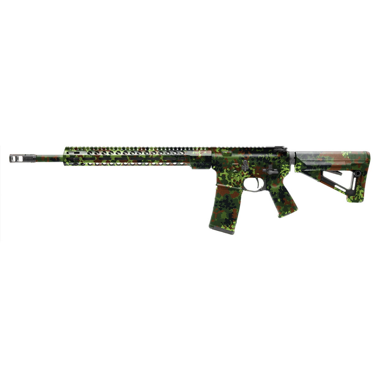 GunsWrap AR15 / M4 Rifle Skins Airsoft-Gewehr in grün-brauner Tarnoptik mit langem Lauf und taktischem Schaft.