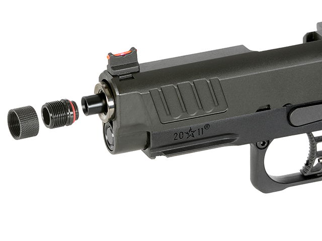Airsoft-Pistole mit abgenommenem Schalldämpfer-Adapter, Vorderseite.