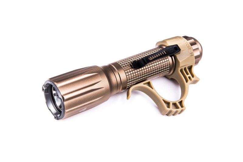 Nextorch TA30CS Taktische LED Taschenlampe mit Operator Schalter 