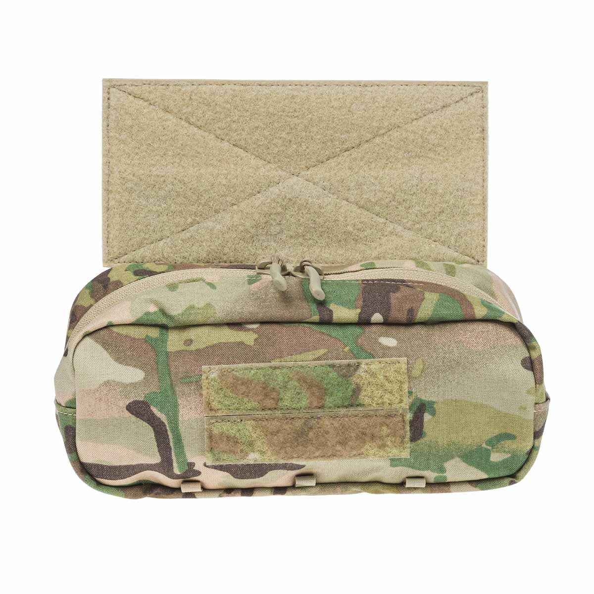 Tarnfarbene Airsoft-Tasche mit Klettverschluss und Reißverschluss für Zubehör.