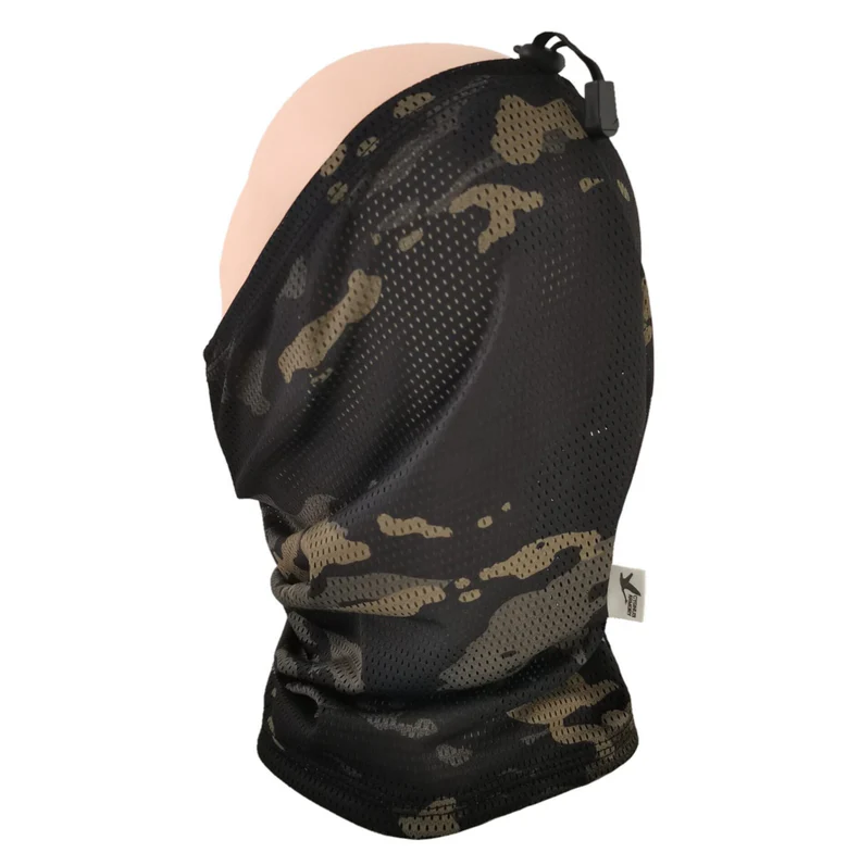 Tarnmuster-Schlauchtuch mit Kordelzug, ideal für Airsoft-Schutz.