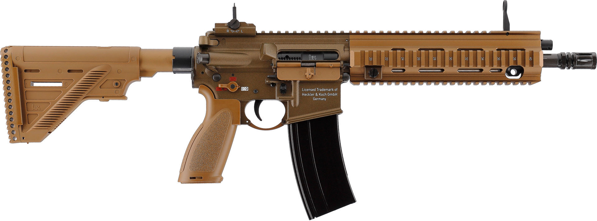 Braune Airsoft-Waffe mit taktischer Schiene und verstellbarer Schulterstütze, inspiriert von Sturmgewehr-Design.